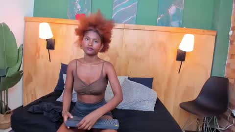 Halley Lorens online show from 23, 10, 2025