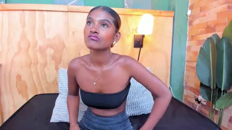 Halley Lorens online show from 18, 2, 2026