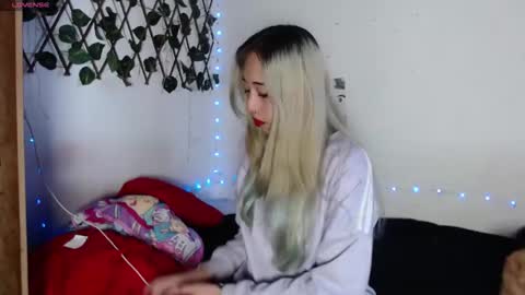 Snapshot of hallie_cam2 chatting on 5, 10, 2025 HALLIE online show from 5, 10, 2025