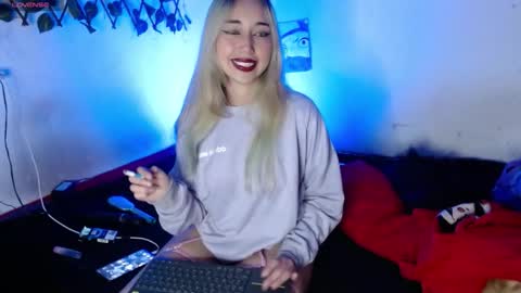 Snapshot of hallie_cam2 chatting on 16, 10, 2025 HALLIE online show from 16, 10, 2025