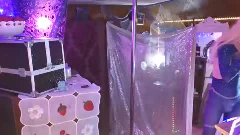 halovalentine online show from 4, 1, 2025