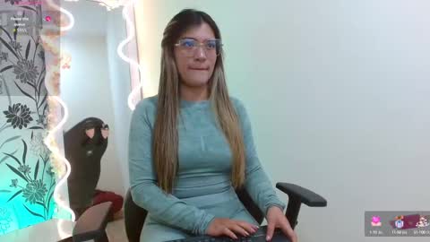 Snapshot of hanaa_tay chatting on 2, 10, 2025 hanaa_tay online show from 2, 10, 2025