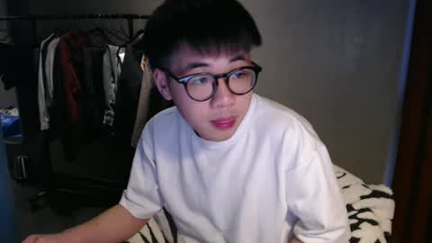 Snapshot of handsome_mannn chatting on 4, 3, 2025 handsome_mannn online show from 4, 3, 2025