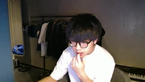 Snapshot of handsome_mannn chatting on 13, 12, 2025 handsome_mannn online show from 13, 12, 2025