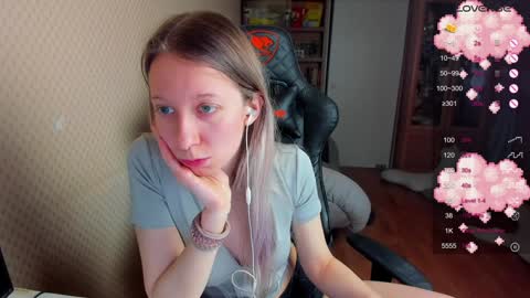 Snapshot of handsome_whale chatting on 4, 2, 2025 Mila online show from 4, 2, 2025