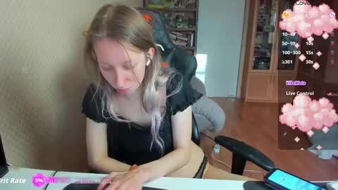 Snapshot of handsome_whale chatting on 28, 9, 2025 Mila online show from 28, 9, 2025