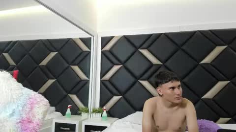 Snapshot of handsomeboys19 chatting on 25, 11, 2025 leonardfarrucknick and otis online show from 25, 11, 2025