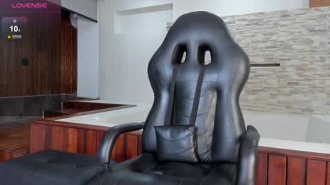 Hanna lens online show from 5, 2, 2025