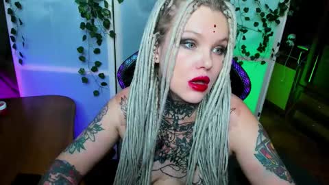 Snapshot of hannah_chaos chatting on 11, 11, 2025 Hannah online show from 11, 11, 2025