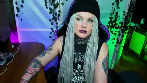 Snapshot of hannah_chaos chatting on 16, 11, 2025 Hannah online show from 16, 11, 2025