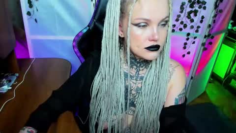 Snapshot of hannah_chaos chatting on 2, 12, 2025 Hannah online show from 2, 12, 2025