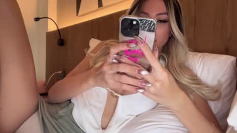 Snapshot of hannah_girl_ chatting on 14, 11, 2025 Im your naughty girl and porn star in bed Hannah online show from 14, 11, 2025