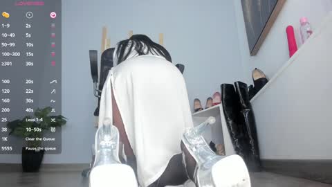 HANNAH HOWELL online show from 5, 12, 2024