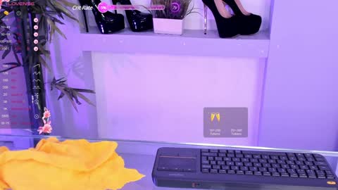 HANNAH HOWELL online show from 24, 1, 2025