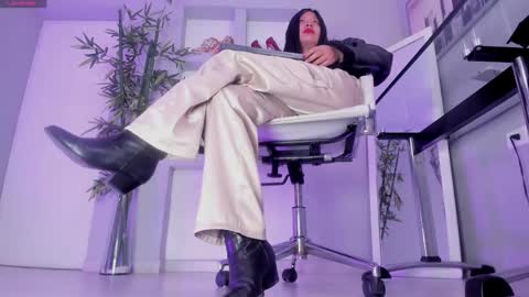 HANNAH HOWELL online show from 21, 10, 2025