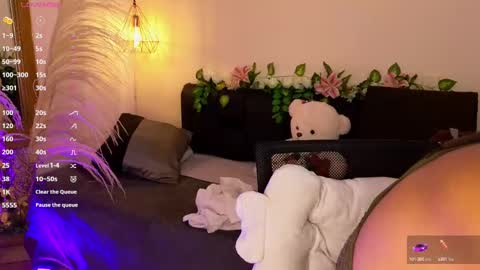 Snapshot of hannah_williams1 chatting on 4, 10, 2025 Hannah Williams online show from 4, 10, 2025