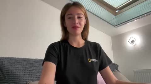 Snapshot of hannahinto chatting on 19, 11, 2025 hannahinto online show from 19, 11, 2025