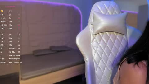 hannahmonttgomery  Help me reach 100 Hands up online show from 8, 1, 2026