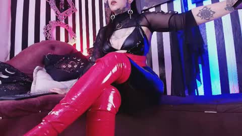 Snapshot of hannalicious4u chatting on 23, 11, 2025 FOLLOW ME INTA MOONXMAFE online show from 23, 11, 2025