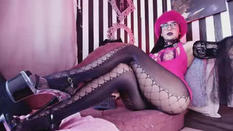 Snapshot of hannalicious4u chatting on 7, 5, 2026 FOLLOW ME INTA MOONXMAFE online show from 7, 5, 2026