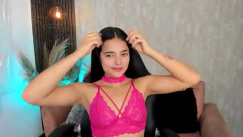 Snapshot of hannawells_ chatting on 18, 11, 2025 Hanna online show from 18, 11, 2025