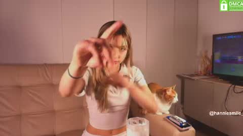 Snapshot of hanniesmile_ chatting on 24, 6, 2026 Hannie online show from 24, 6, 2026