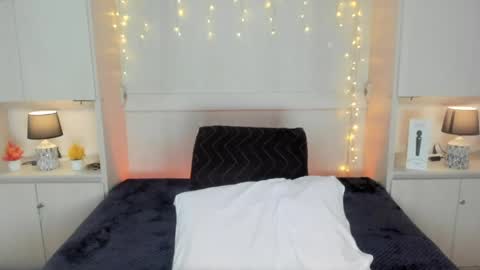 hannyk_ online show from 24, 4, 2026