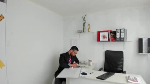 Snapshot of happerquinn_mrhale chatting on 28, 11, 2025 Happer Quinn Mr Hale online show from 28, 11, 2025