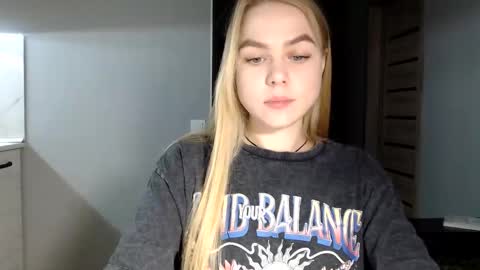 happy_fox_ online show from 9, 12, 2024