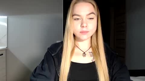 happy_fox_ online show from 19, 12, 2024