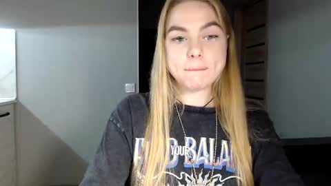 happy_fox_ online show from 27, 1, 2025