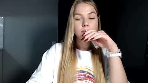 happy_fox_ online show from 15, 10, 2025