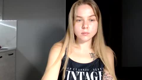 happy_fox_ online show from 28, 11, 2025