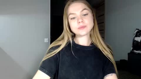 happy_fox_ online show from 28, 3, 2026