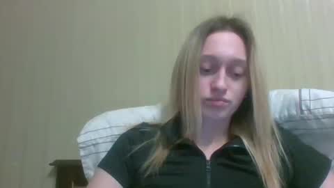 Snapshot of happyanjelika chatting on 12, 10, 2025 Anjelika online show from 12, 10, 2025