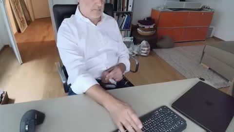 Snapshot of happybugger chatting on 6, 5, 2026 Cum for you online show from 6, 5, 2026