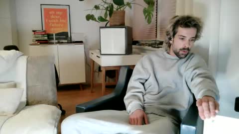 Snapshot of hard_out_here chatting on 19, 10, 2025 Chris online show from 19, 10, 2025