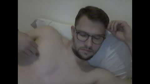 Snapshot of hardboylovemilfmoom chatting on 21, 5, 2026 hardboylovemilfmoom online show from 21, 5, 2026