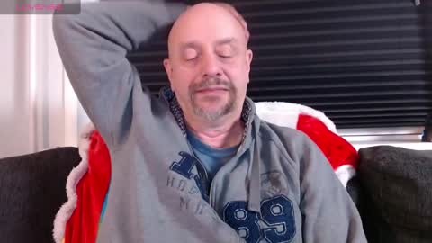 Snapshot of hardmrlazy chatting on 4, 1, 2025 MrLazy online show from 4, 1, 2025