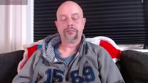 Snapshot of hardmrlazy chatting on 4, 1, 2025 MrLazy online show from 4, 1, 2025