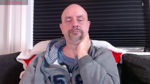 Snapshot of hardmrlazy chatting on 4, 1, 2025 MrLazy online show from 4, 1, 2025