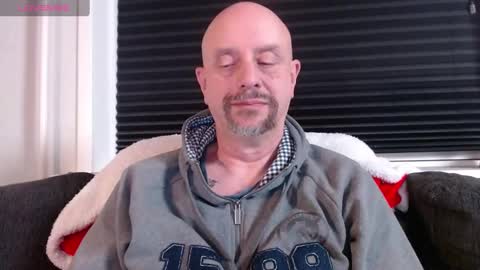 Snapshot of hardmrlazy chatting on 5, 1, 2025 MrLazy online show from 5, 1, 2025