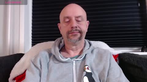 Snapshot of hardmrlazy chatting on 6, 1, 2025 MrLazy online show from 6, 1, 2025