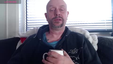 Snapshot of hardmrlazy chatting on 10, 1, 2025 MrLazy online show from 10, 1, 2025