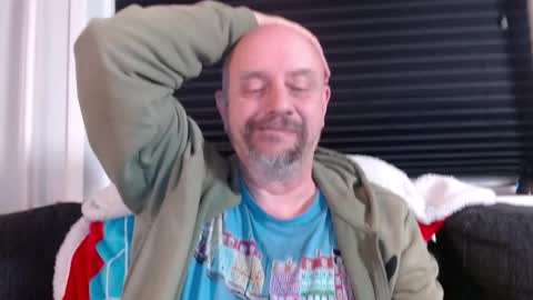 Snapshot of hardmrlazy chatting on 15, 1, 2025 MrLazy online show from 15, 1, 2025