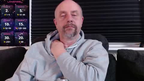 Snapshot of hardmrlazy chatting on 10, 2, 2025 MrLazy online show from 10, 2, 2025