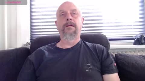 Snapshot of hardmrlazy chatting on 12, 9, 2025 MrLazy online show from 12, 9, 2025