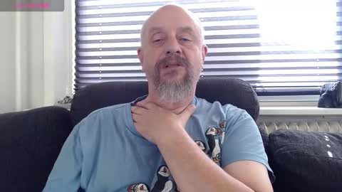 Snapshot of hardmrlazy chatting on 22, 9, 2025 MrLazy online show from 22, 9, 2025