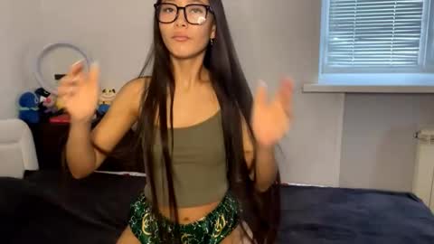 Snapshot of harolddierolf chatting on 17, 10, 2025 Naomi online show from 17, 10, 2025