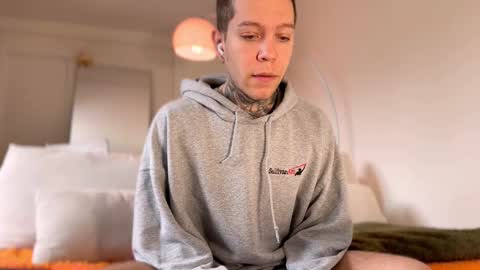 Snapshot of harry_jen chatting on 5, 3, 2025 TAP HERE choise Harry tattoo on chest Jen curls hair online show from 5, 3, 2025